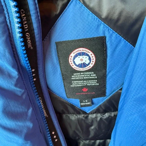 Canada Goose Blue Performance Jacket with Weather-Resistant Insulation - Picture 3 of 9